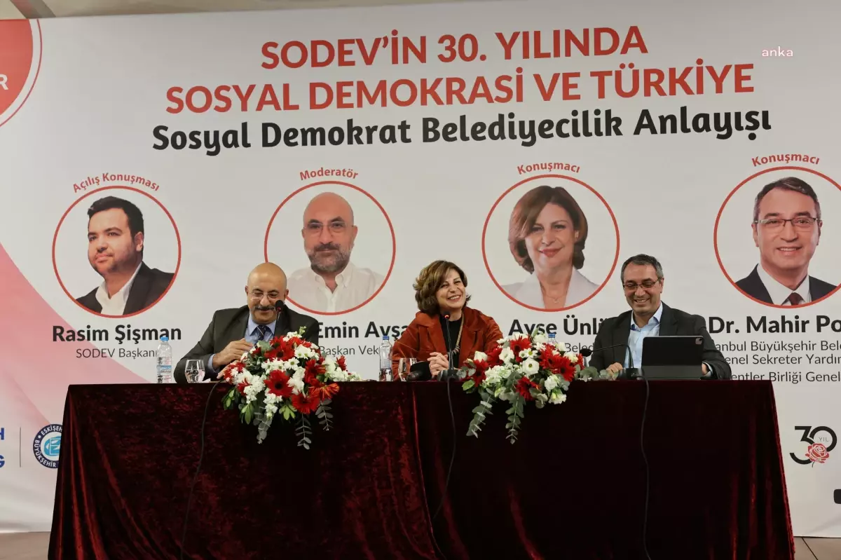 Eskişehir’de Sosyal Demokrasi ve Belediyecilik Paneli Düzenlendi